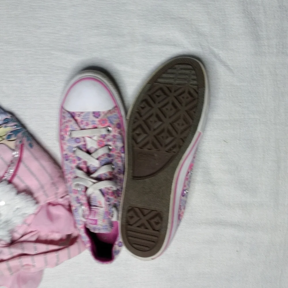 Converse youth girls flowered sneakers size 3